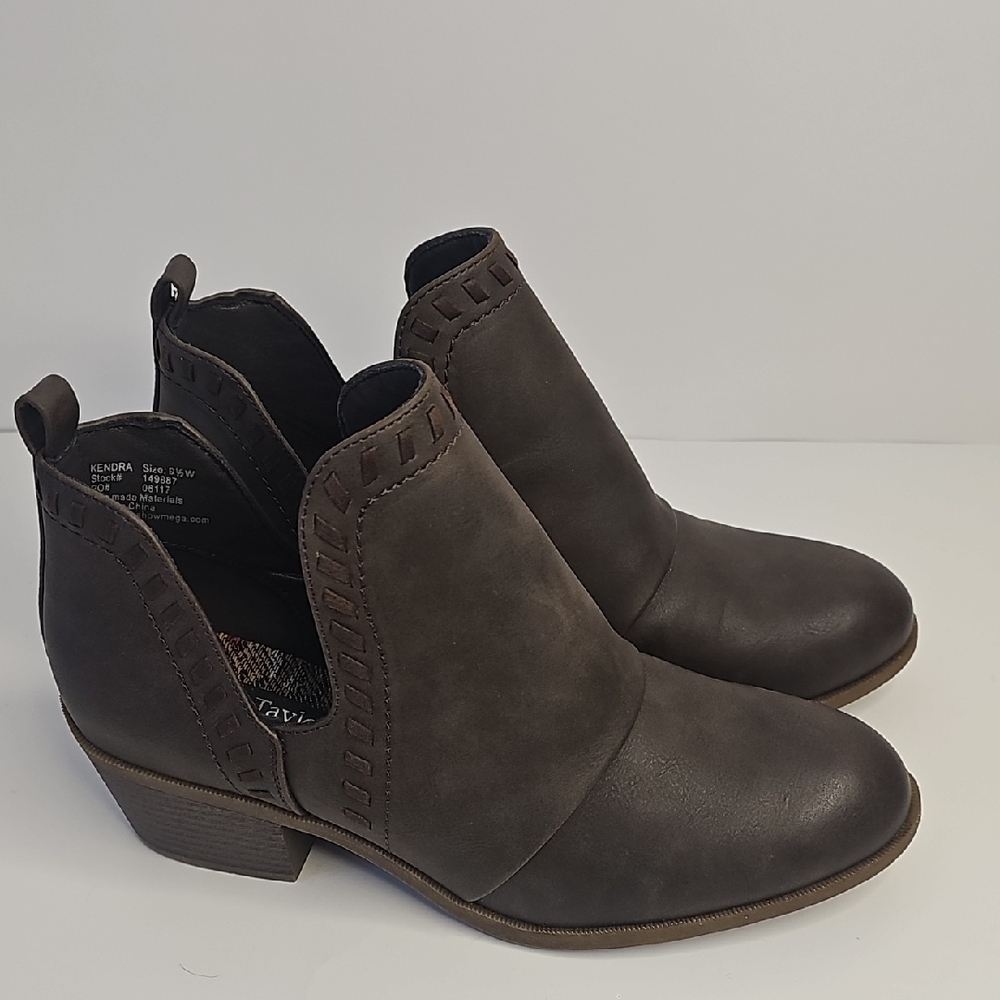 Sophia‎ Taylor Women's Dark Brown Ankle Booties Size 9.5 W